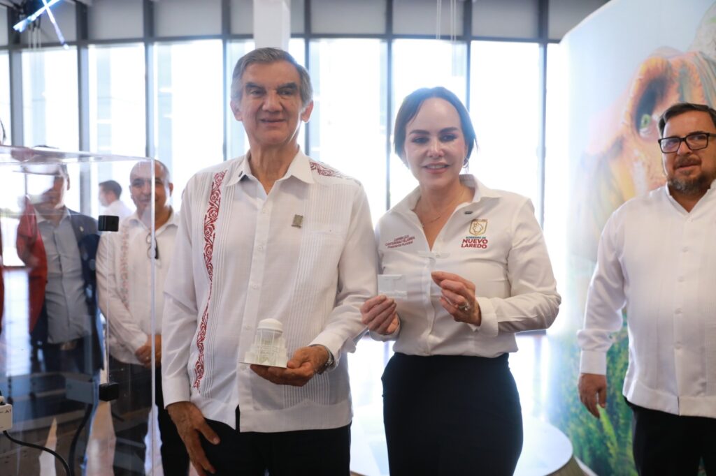 El gobernador del Estado, Américo Villarreal, y la alcaldesa de Nuevo Laredo, Carmen Lilia Canturosas, inauguran el planetario de Nuevo Laredo